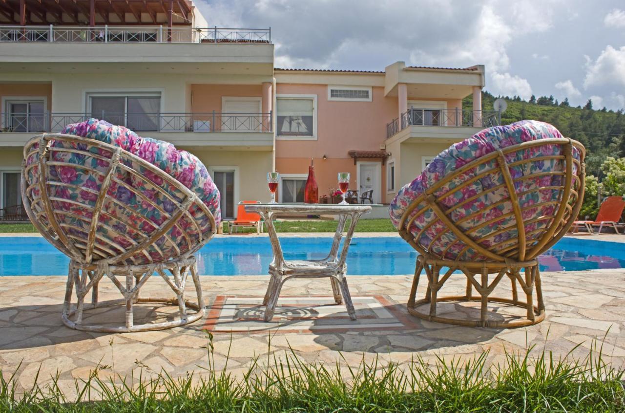 Brina'S Luxury Apartments Agioi Apostoloi  Екстериор снимка